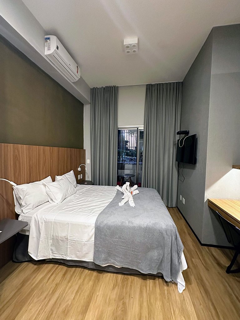 Studio com Piscina e Ar | Vila Madalena