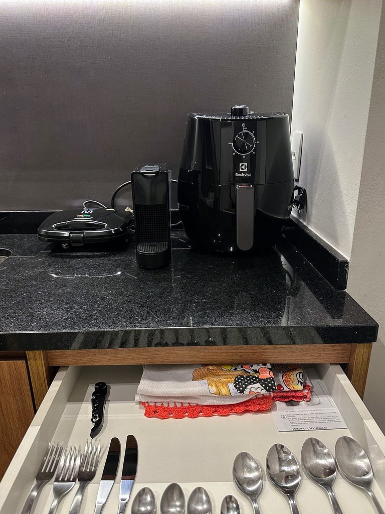 Studio com Piscina e Ar | Vila Madalena