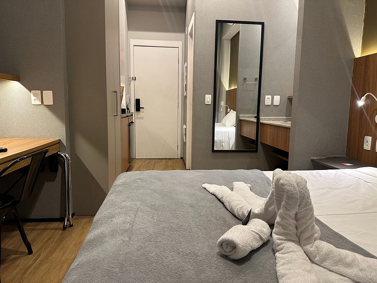 Studio com Piscina e Ar | Vila Madalena