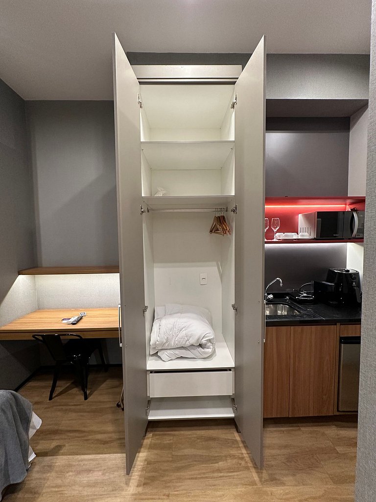 Studio com Piscina e Ar | Vila Madalena
