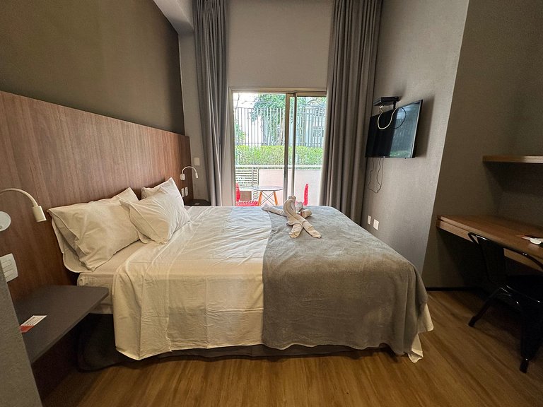 Studio com Piscina e Ar | Vila Madalena