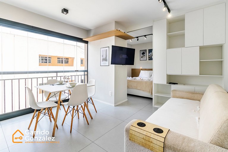 Espetacular Studio na Liberdade - Com Piscina