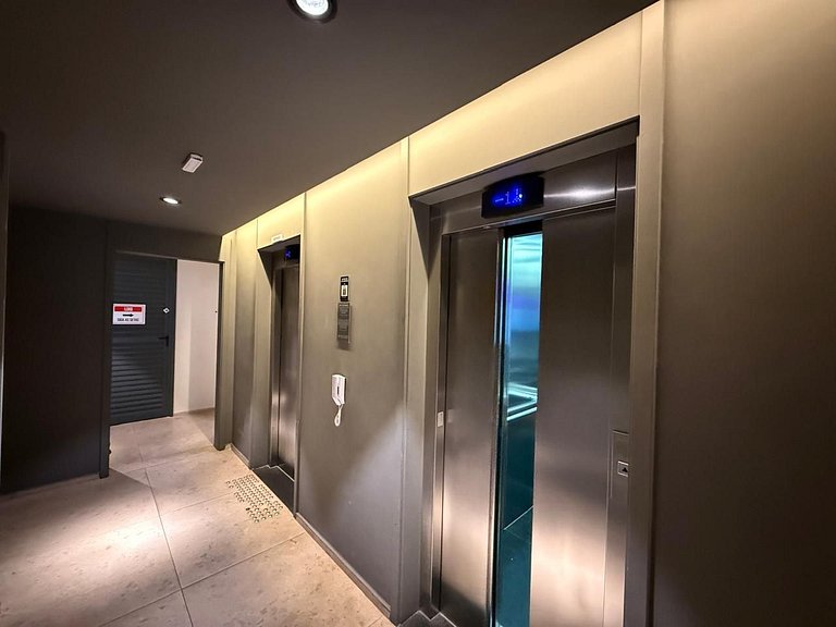 Studio c/ ar e varanda no Brooklin | Piscina