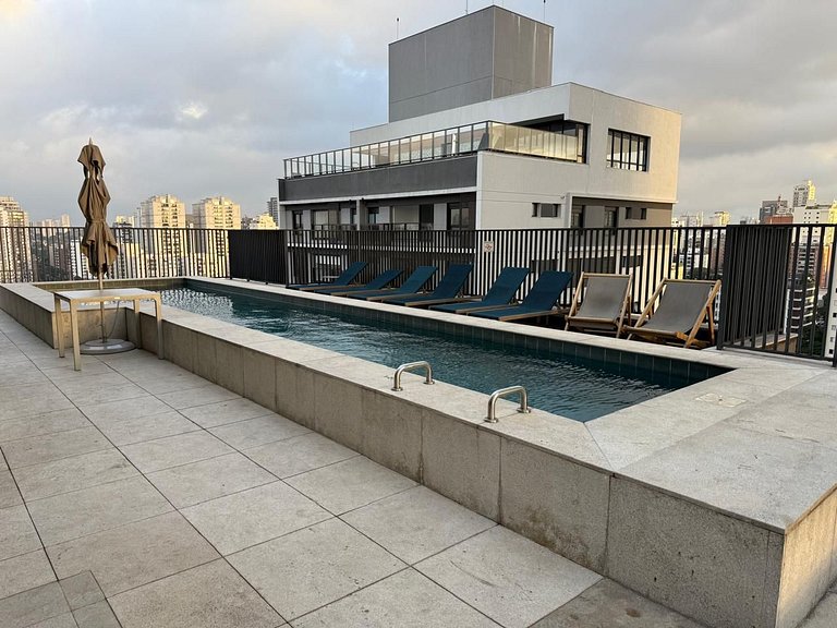 Studio c/ ar e varanda no Brooklin | Piscina