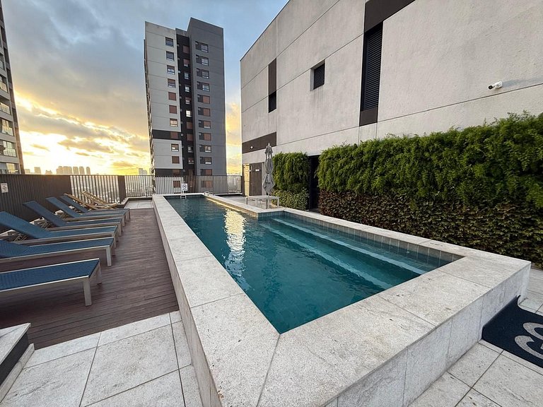 Studio c/ ar e varanda no Brooklin | Piscina