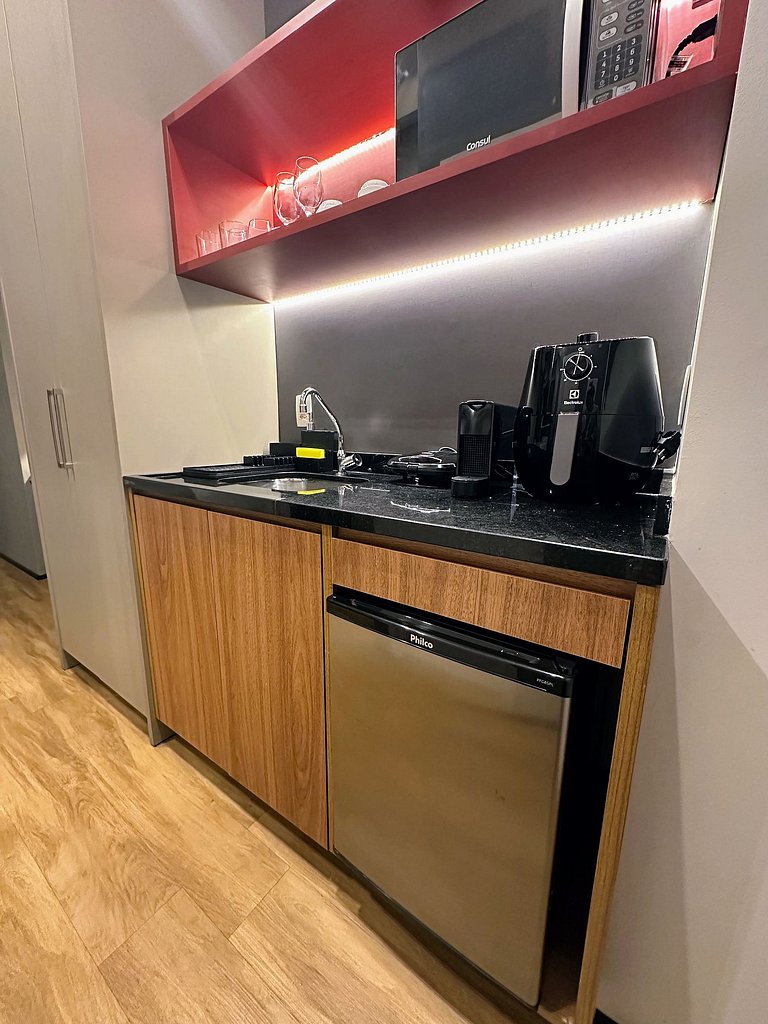 Flat com Ar e Piscina, no coração da Vl. Madalena