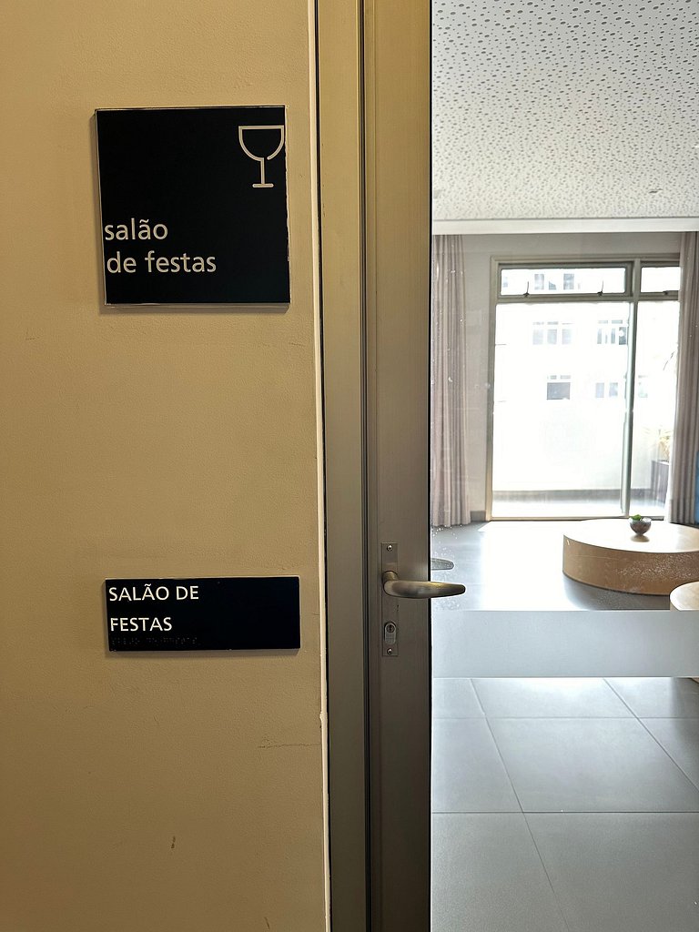 Flat e piscina localizado no centro da Vila Madalena