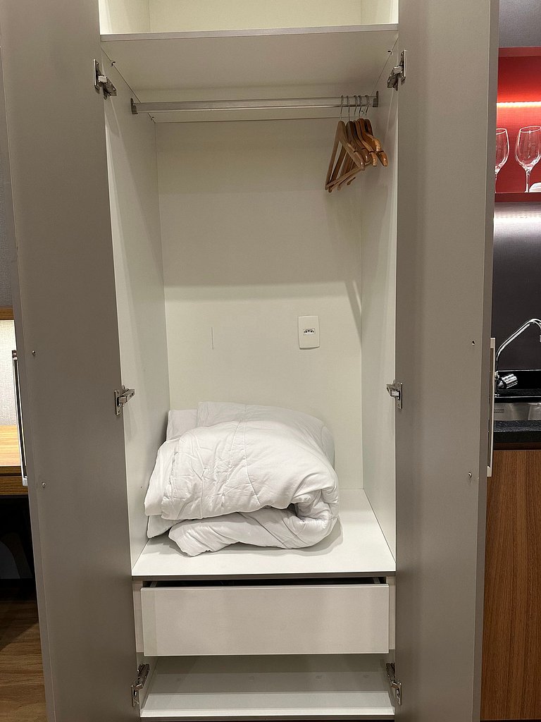 Flat e piscina localizado no centro da Vila Madalena