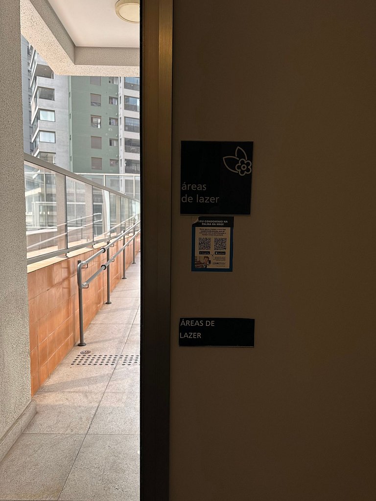 Flat e piscina localizado no centro da Vila Madalena