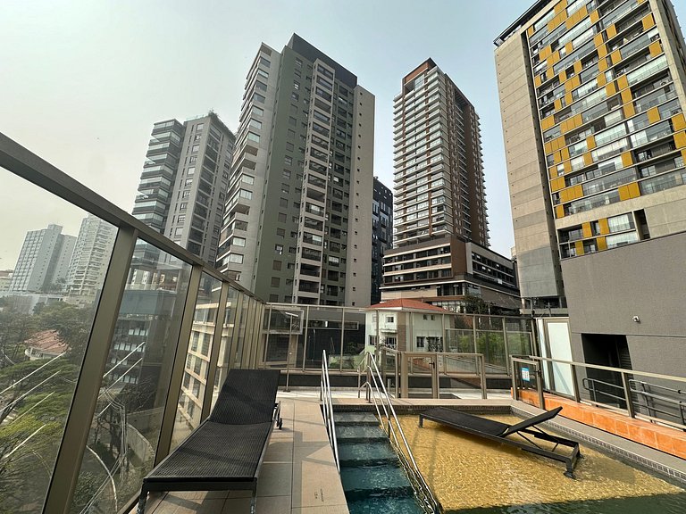 Flat e piscina localizado no centro da Vila Madalena
