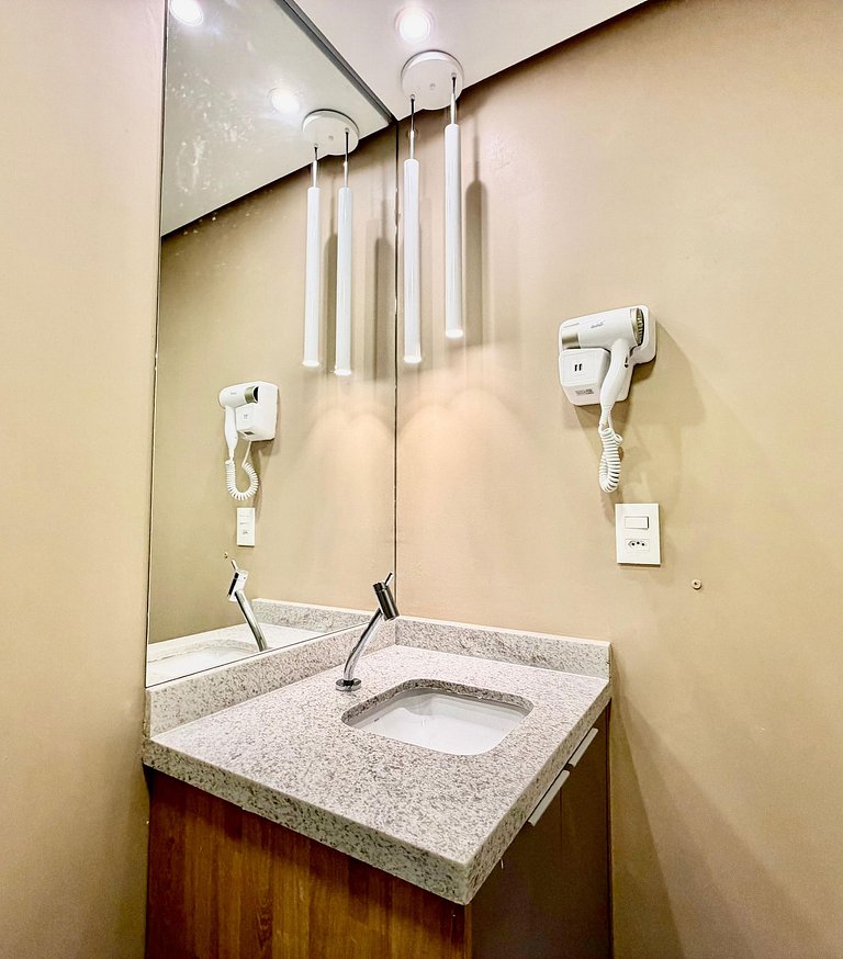 Studio I Oscar Porto com Piscina – Bem Localizado!