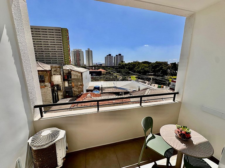 Lindo Studio Completo c/ Varanda • Metrô Bresser