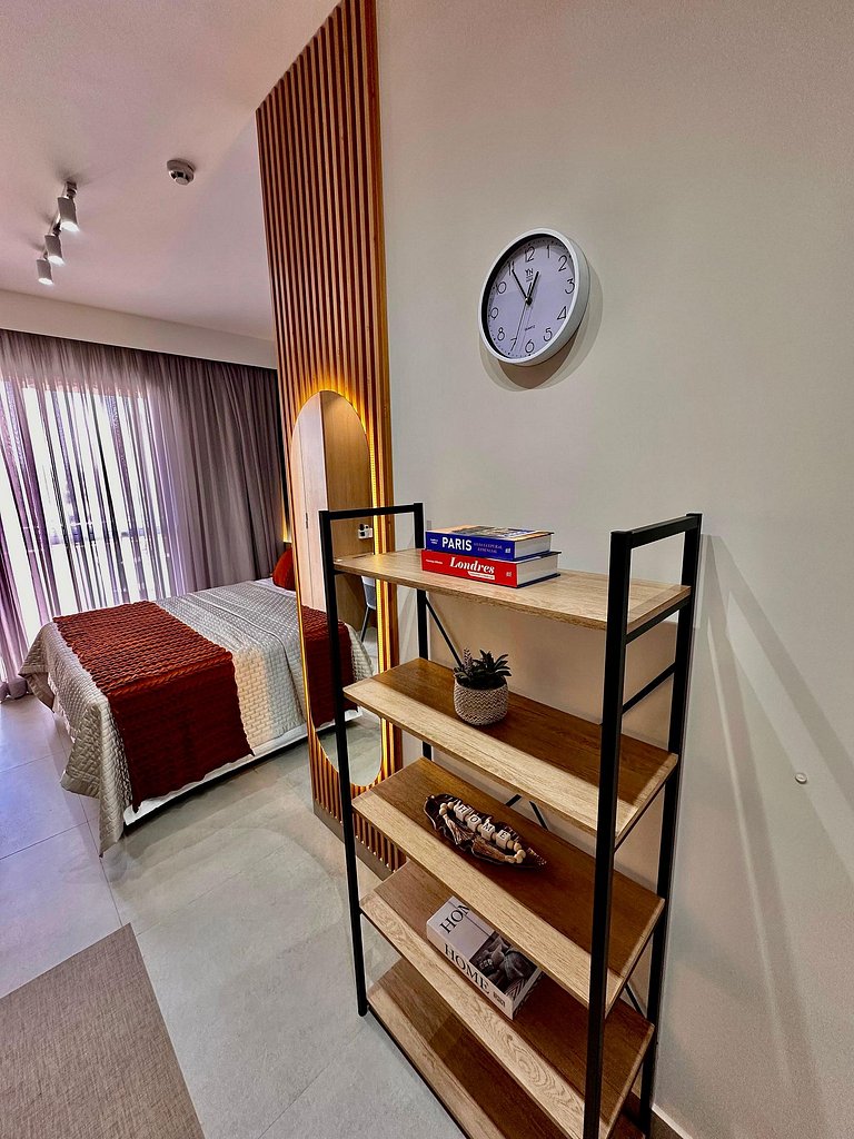 Lindo Studio Completo c/ Varanda • Metrô Bresser