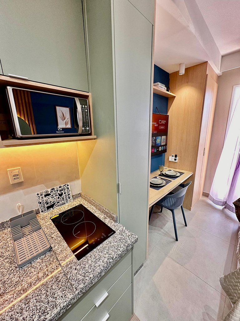 Lindo Studio Completo c/ Varanda • Metrô Bresser