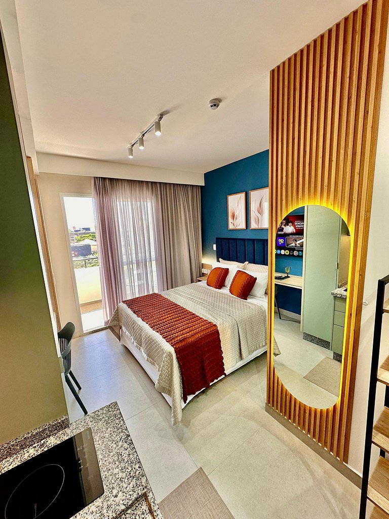 Lindo Studio Completo c/ Varanda • Metrô Bresser