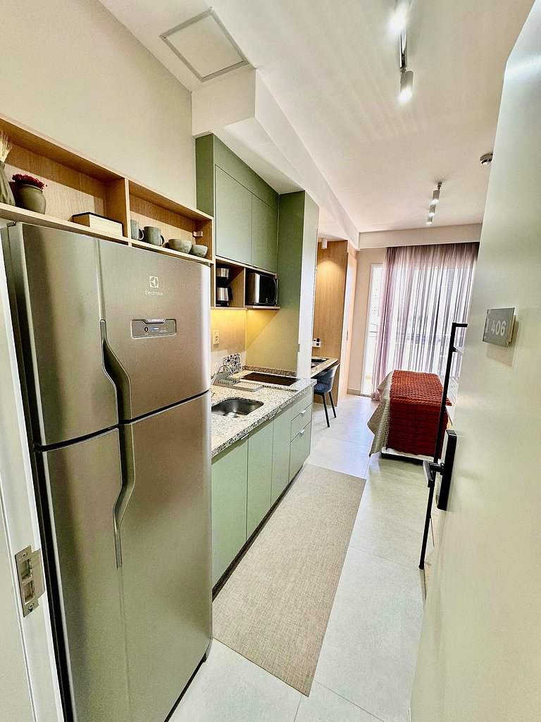 Lindo Studio Completo c/ Varanda • Metrô Bresser