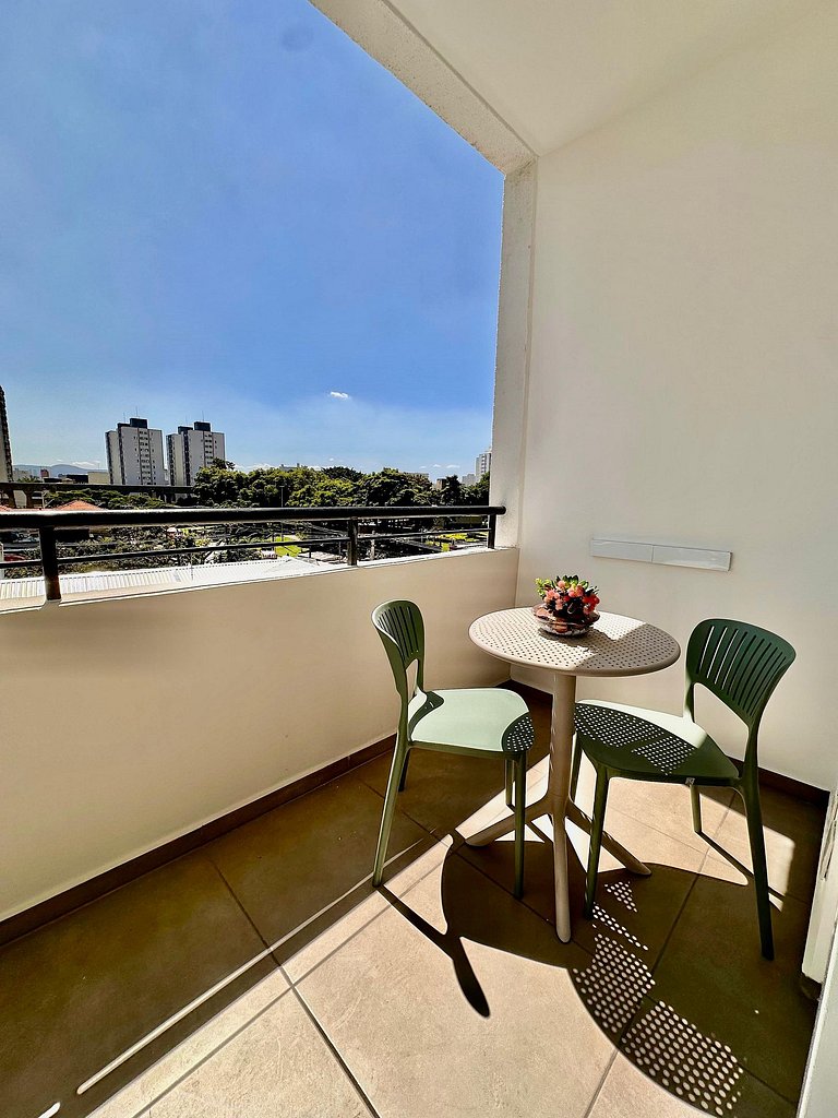 Lindo Studio Completo c/ Varanda • Metrô Bresser