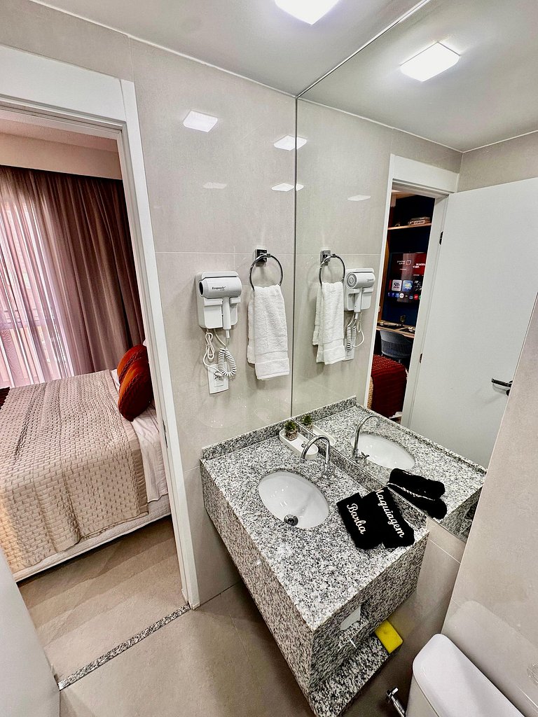 Lindo Studio Completo c/ Varanda • Metrô Bresser